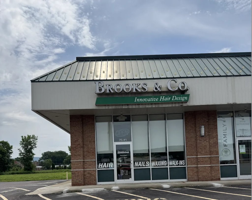 110 Gateway Shopping Center exterior or floorplan